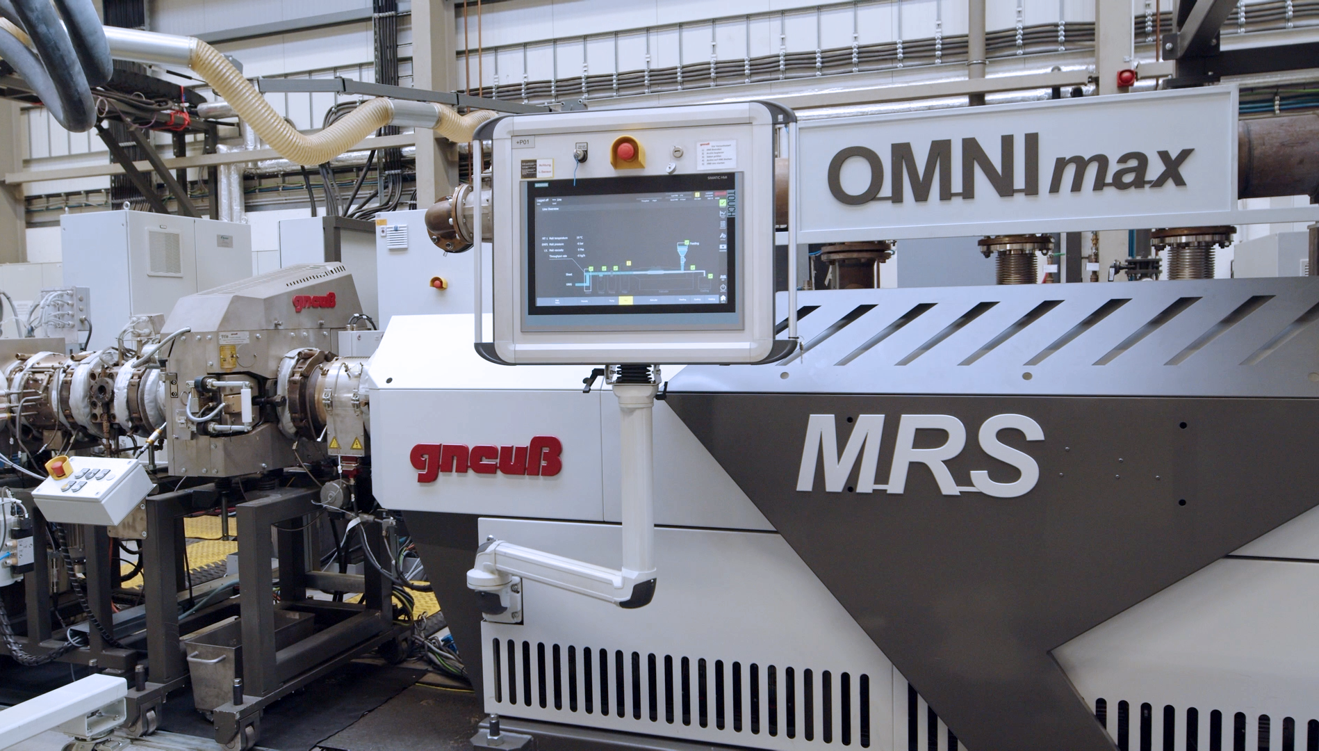 Fig. 2: Gneuss OMNImax recycling machine with MRS extruder and RSFgenius filtration system